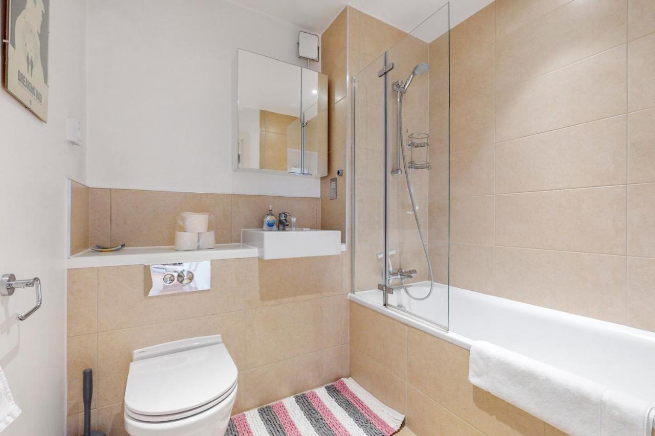 Lovely 1 Bed Apartment In Streatham London Exterior photo