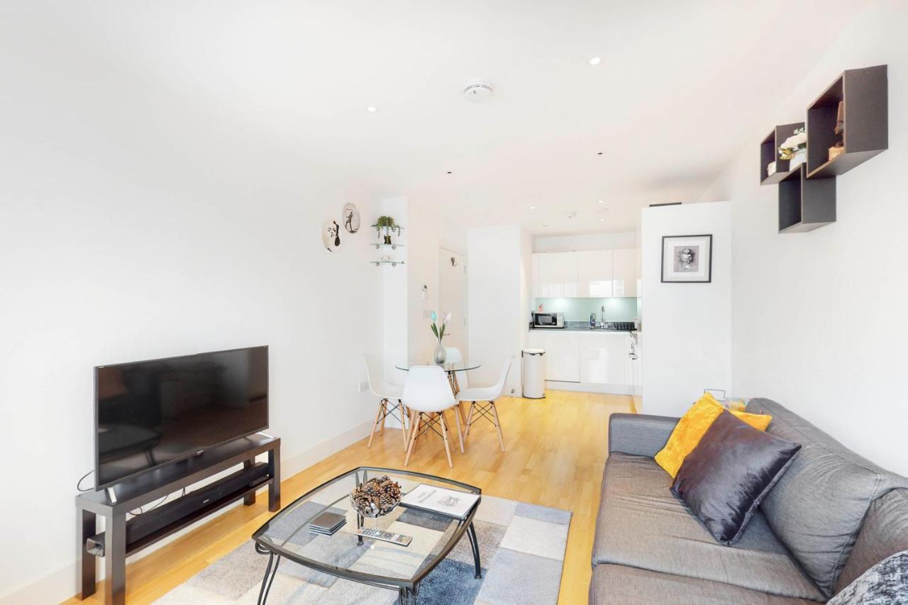 Lovely 1 Bed Apartment In Streatham London Exterior photo